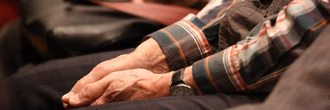 csm_senior-gefaltete-haende_3e891612a7